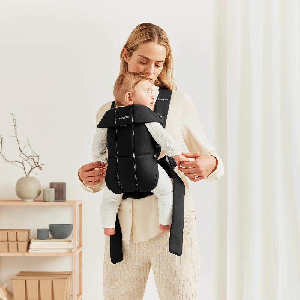 Porte-bébé Mini Noir Coton De BabyBjörn 2 Porte-bébé Mini Noir Coton De BabyBjörn – Image 2