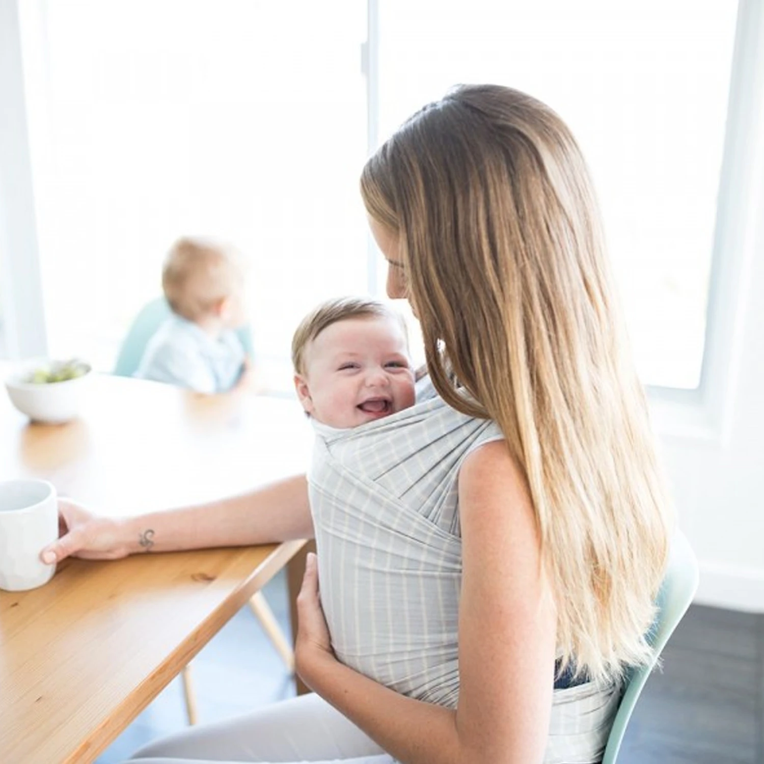 Écharpe De Portage Aura Gris Rayé De Ergobaby 2 Écharpe De Portage Aura Gris Rayé De Ergobaby – Image 2