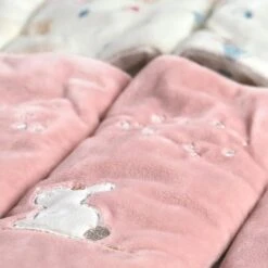 Lina & Joy Protège Barreaux Pour Lits & Parcs Bébé Rose De Noukies 7 Lina & Joy Protège Barreaux Pour Lits & Parcs Bébé Rose De Noukies -Bébé Produits Boutique 01154185 4